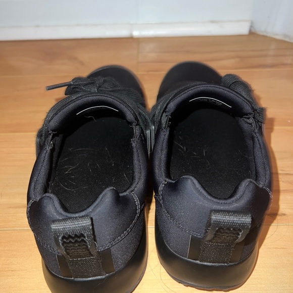 well worn snibbs sneakers - Picture 3 of 4